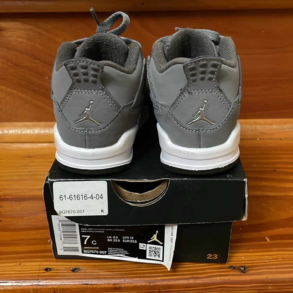 Retro Jordan 4, Gray, Size 7 - Picture 3 of 6